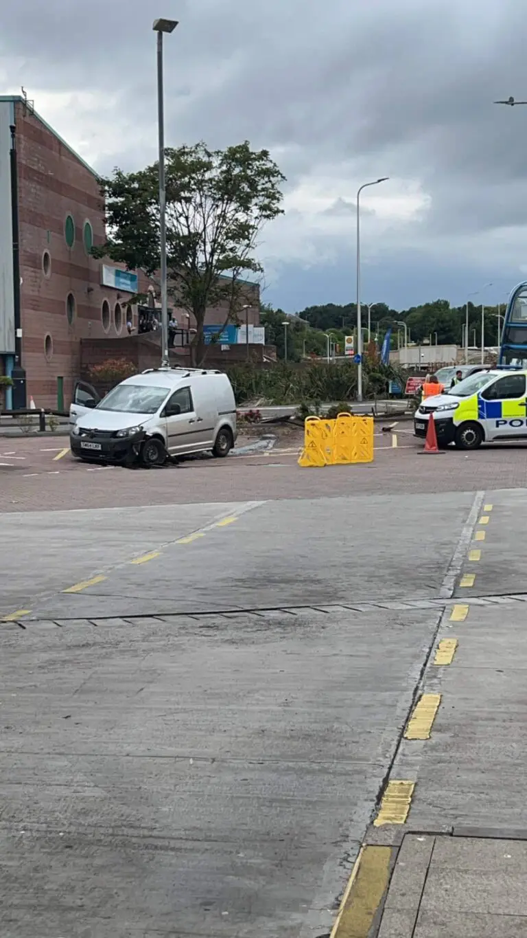 Wee van through the rails leven
